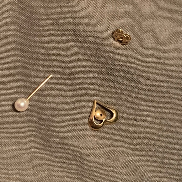 10 k gold pearl studs - Picture 4 of 5